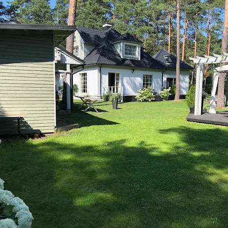 Muusa With A Cozy Sauna, Swimming Pool And Large Beautiful Garden 别墅