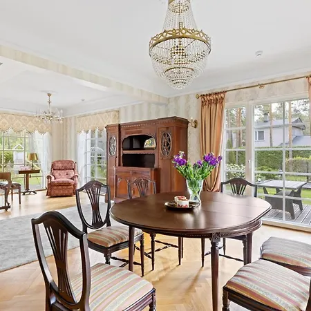 ヴィラ Muusa With A Cozy Sauna, Swimming Pool And Large Beautiful Garden タリン